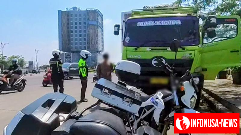 Satlantas Polres Karawang Ajak Sopir Truk untuk Tidak Parkir di Badan Jalan