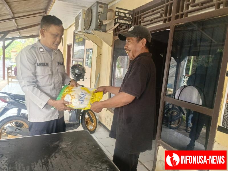 Upaya Personil Polsek Tempuran Kembali Lakukan Giat Gerakan Pangan Murah SPHP, Rutin dilaksanakan Di mako Polsek Tempuran.