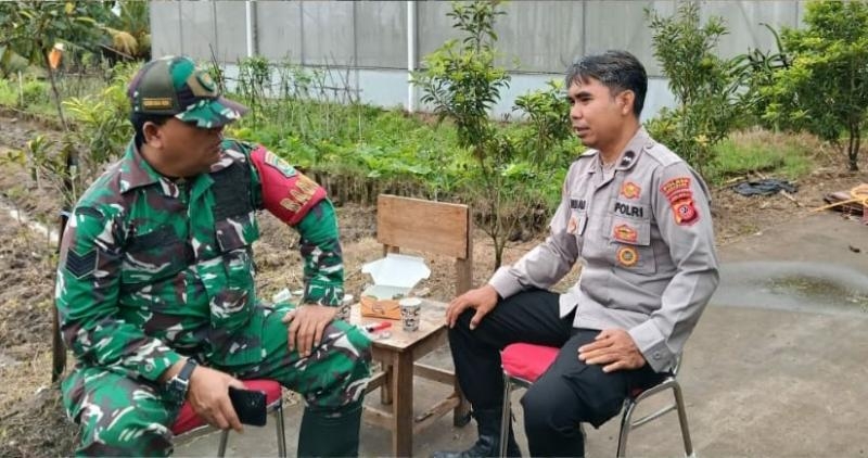 Jaga Sinergitas TNI, Polri, Bhabinkamtibmas bersama Babinsa Laksanakan Patroli Wilayah Bersama