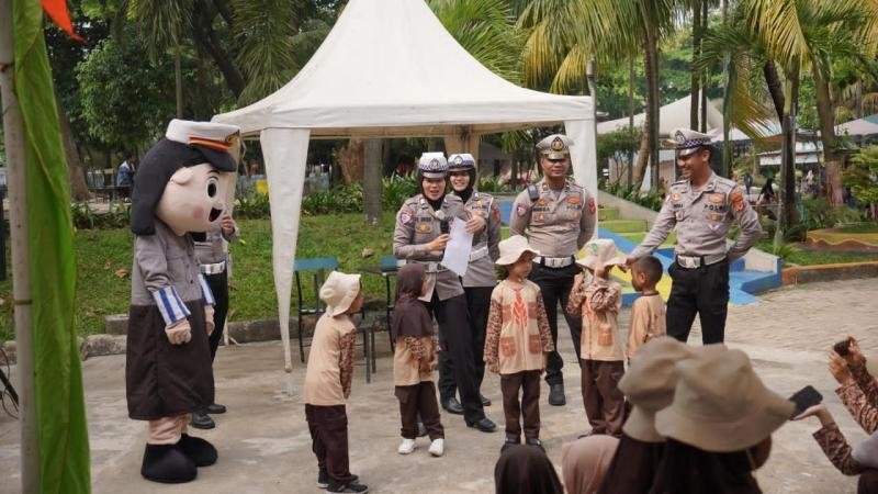 Ikuti Keceriaan Satlantas Polres Karawang saat Gelar Kegiatan Polsanak Bersama Anak-Anak Usia Dini