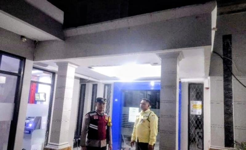 Terus Kunjungi BRI Gempol Patroli Prekat Polsek Banyusari di Siang Hari