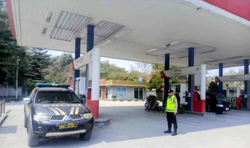 Polsek Pangkalan Laksanakan Patroli Perintis, Jaga Kondusifitas di Lokasi Objek Vital SPBU Pertamina