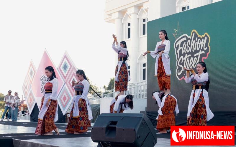 Kapolres dan Ketua Bhayangkari Lombok Utara Angkat Martabat Tenun Lokal di Fashion Street 2025