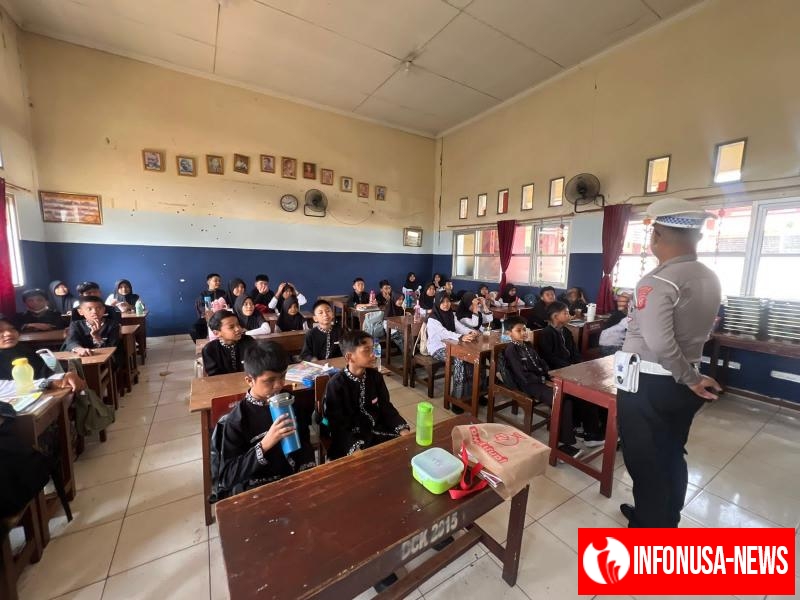 Satlantas Polres Karawang Laksanakan Police Goes to School, Edukasi Kamseltibcarlantas Kepada Murid SD