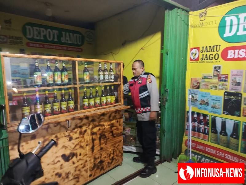 Personil Polsek Tempuran Sambangi Toko Jamu Sampaikan Himbauan Kamtibmas perihal hal pemicu gukamtibmas.