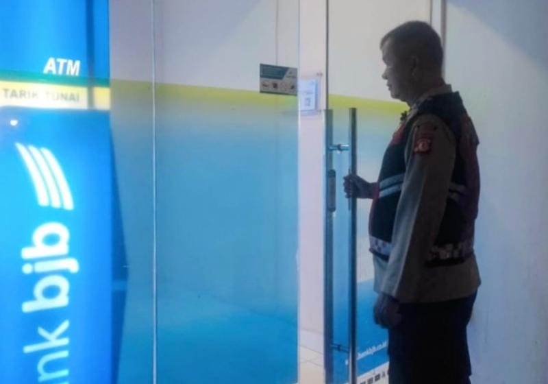 Sarana Perbankan Bank BJB di Loji Dimonitor Personil Polsek Tegalwaru Saat Patroli Dinihari
