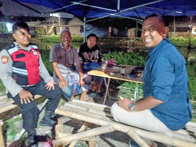 Bhabinkamtibmas Polsek Telagasari Bina Warga Lakukan Ronda