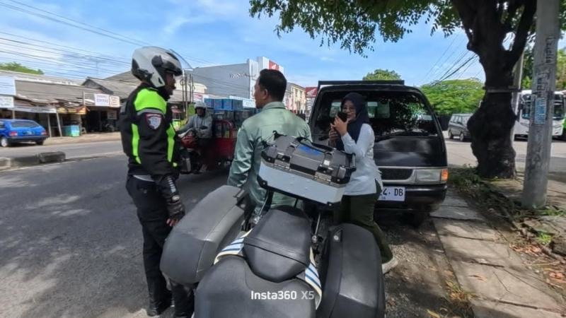 Polantas di Karawang Hadir Menyapa Warga, melalui Sosialisasi Tertib Berlalu Lintas
