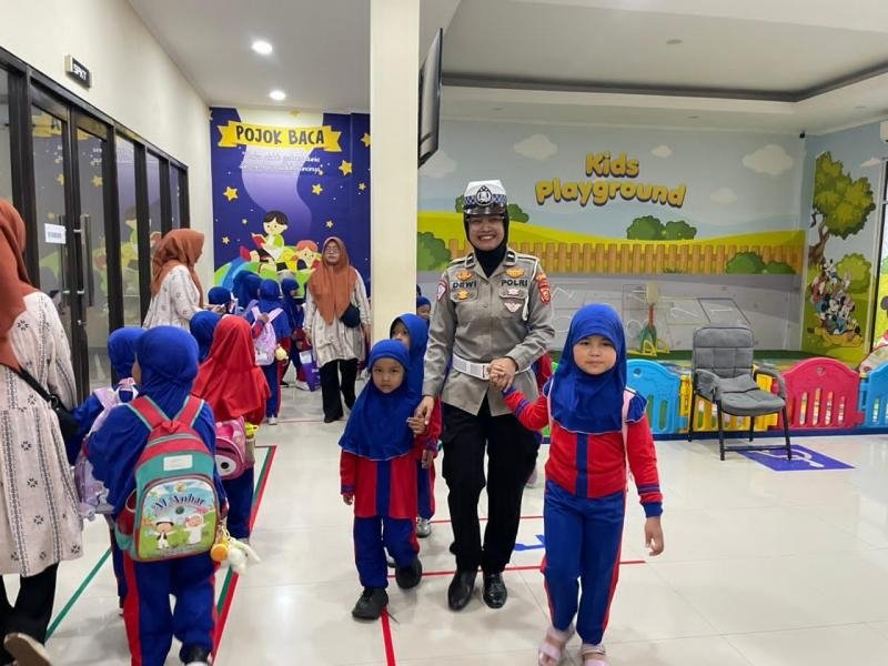 Bina Pelopor Keselamatan Anak Usia Dini, Satlantas Polres Karawang Antusias Gelar Kegiatan Polsanak