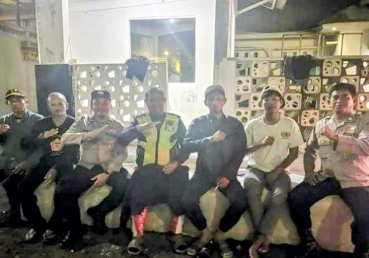 Upaya Personil Polsek Purwasari Polres Karawang Getol Sambangi Poskamling Ajak Masyarakat Jaga Lembur Jelang Sahur
