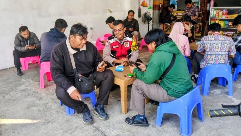 Bhabinkamtibmas Polsek Telagasari Himbau Orangtua Awasi Anak, Cegah Kenakalan Remaja