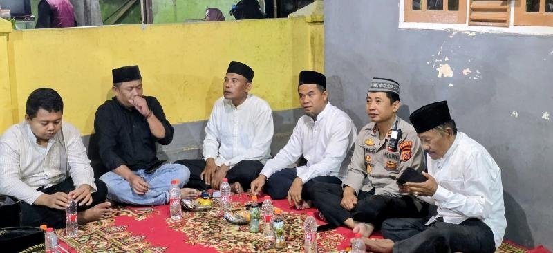 Imbau Waspada dan Peduli Kamtibmas Jadi Pesan Patroli Personil Polsek Tegalwaru di Desa Cintalaksana
