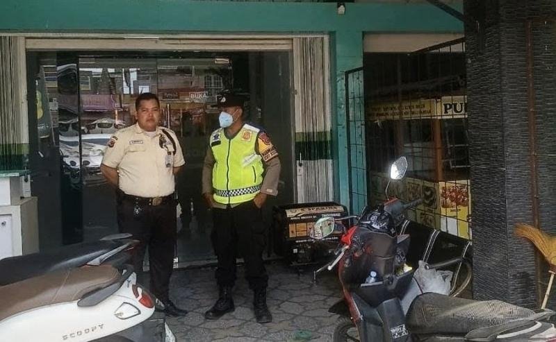 Kunjungi Pegadaian Gempol Patroli Prekat Polsek Banyusari di Siang Hari