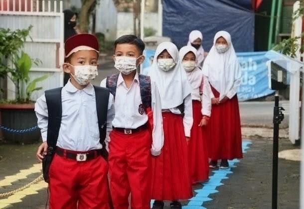 Sekolah di Bandung Wajibkan Masker, Aktivitas Luar Ruangan Siswa Dibatasi