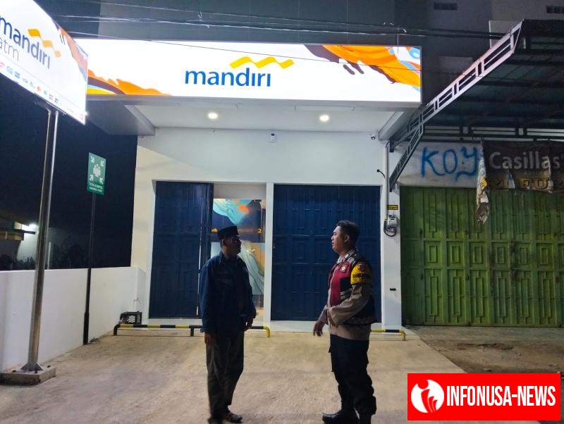 Anggota Polsek Batujaya Kembali Cegah GU Kamtibmas di Bank Mandiri Unit Batujaya pada Malam Hari
