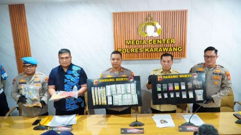 1,4 Kg Sabu dan 9.472 Butir Obat Keras Diamankan Polres Karawang, Kurir Dibayar Rp10 Juta per 100 Gram