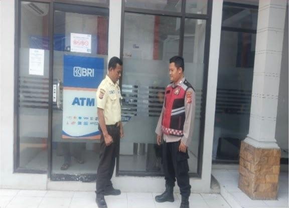 Giat Rutin Kunjungi Bank BRI Gempol Patroli Prekat Polsek Banyusari di Siang Hari