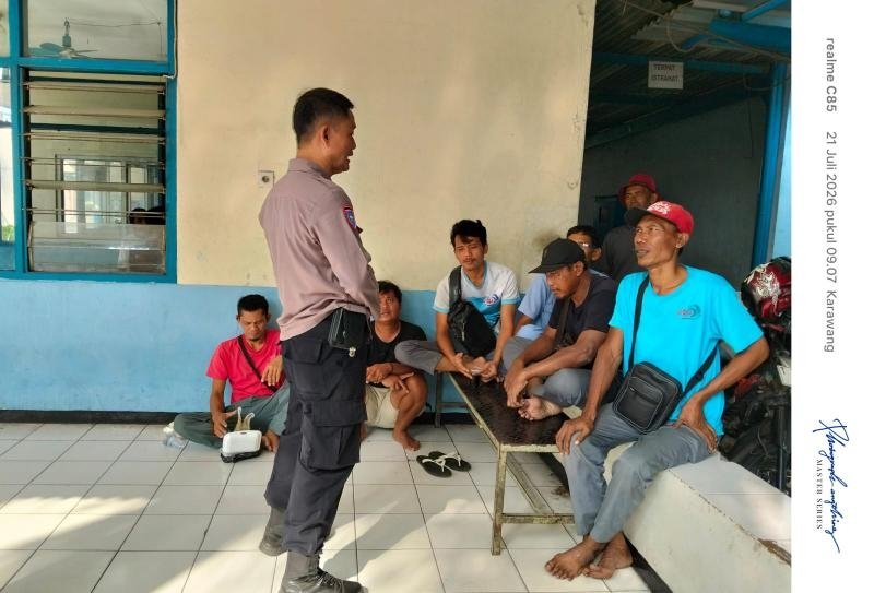 Bhabinkamtibmas Desa Klari Ingatkan Warga Waspada Potensi TPPO