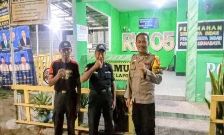 Anggota Polsek Telukjambe Laksanakan Patroli Perintis, Rangkul Security Perum Sirnabaya Indah untuk Jaga Kamtibmas
