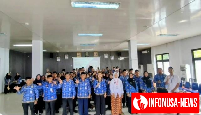 Aparatur Kecamatan Sukmajaya Kota Depok Usai Melakukan Penandatanganan Komitmen Bersama Pembangunan Zona Integritas di Aula Kecamatan Sukmajaya