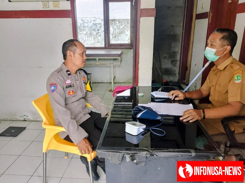 Anggota Polsek Tirtajaya melaksanakan Monitoring Pelaksanaan Pelayanan Kesehatan di Puskesmas Pembantu Desa Pisangsambo