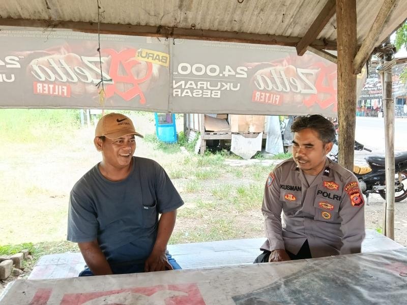 Jalin Silaturahmi, Bhabinkamtibmas Polsek Rengasdengklok Lakukan Sambang Warga Desa Binaan