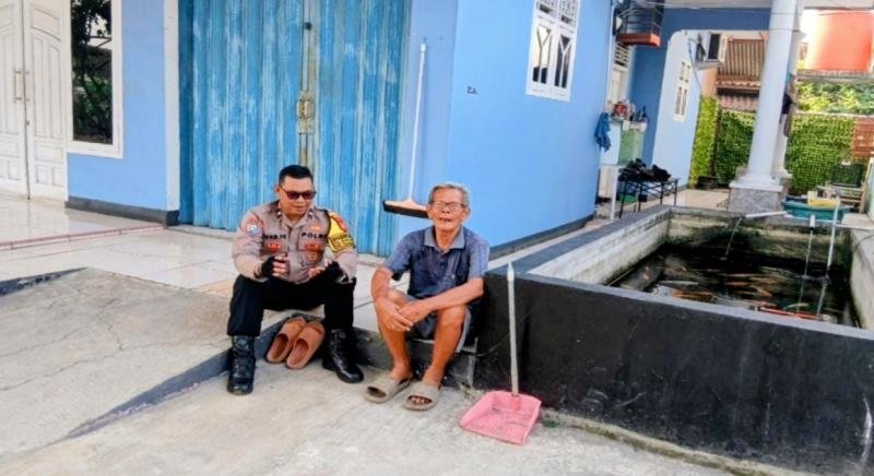 Bhabinkamtibmas Desa Sukamakmur Ingatkan Bahaya Judol Kepada Warga Dusun Gempol Girang
