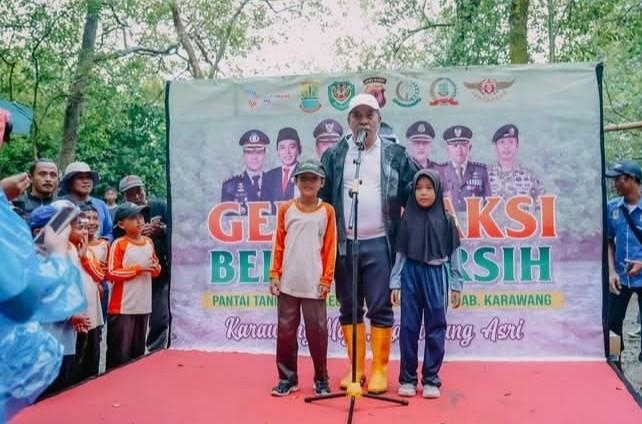 Di Bawah Rintik Hujan, Bupati Aep dan Forkopimda Karawang Rawat Mangrove Tangkolak Lewat Gerakan Indonesia ASRI 