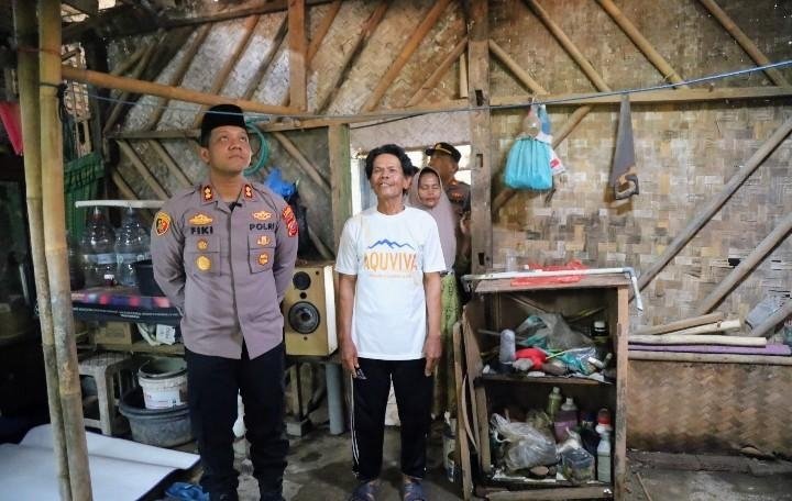 Wujudkan Kepedulian Polri, Kapolres Karawang Tinjau Lokasi Bedah Rumah Bantuan Kapolda Jabar