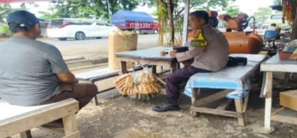 Cegah TPPO, Bhabinkamtibmas Polsek Klari Sebar Himbauan Pencegahaannya