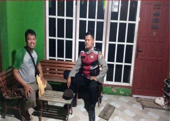 Upaya Bripka Satim Bhabinkamtibmas Getol Ikut Serta Dalam Giat Ronda Bersama Warga