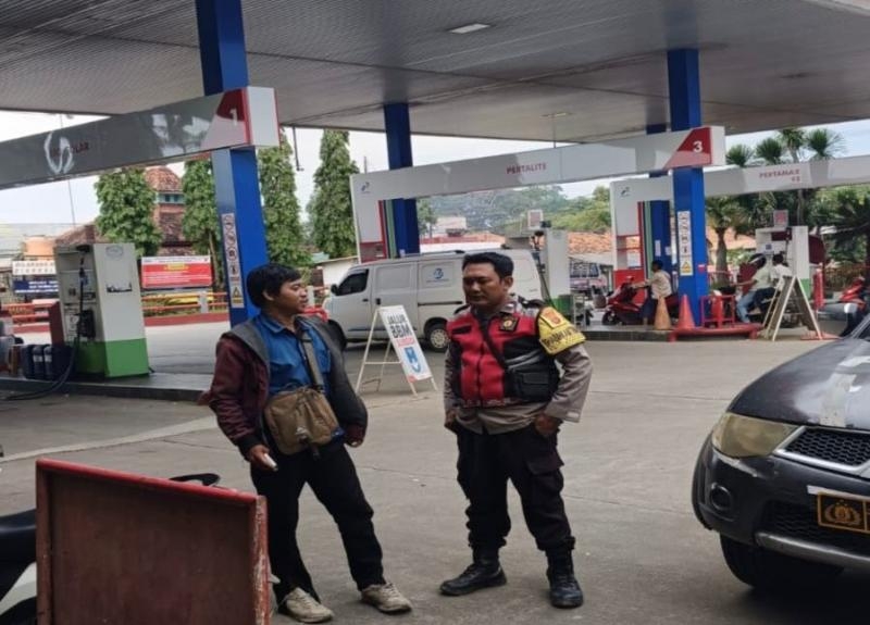 Aipda Abdul Rahman Kembali Kunjungi SPBU, Prekat Polsek Banyusari Berikan Rasa Aman
