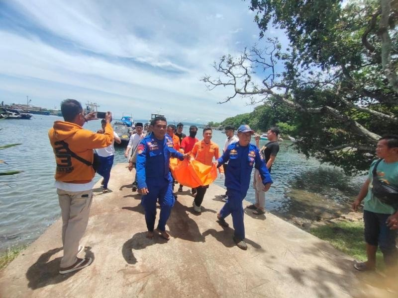 Anak Laki-laki Ditemukan Meninggal di Pesisir Sebotok, Polisi Lakukan Olah TKP dan Evakuasi