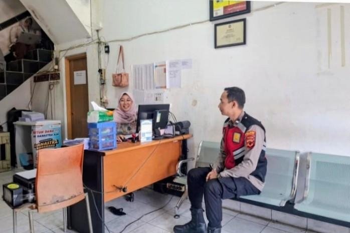 Personil Polsek Tegalwaru Sambang Kantor FIF Loji Pastikan Aman Pada Patroli Siang