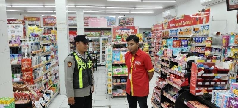 Giat Patroli Perekat Supermarket Alfamart Gempol Guna Antisipasi Kejahatan