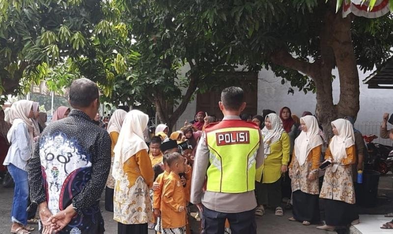 Polisi Sahabat Anak, Raudathul Athfal (RA) AT-TAQWA Kunjungi Mapolsek Pakisjaya