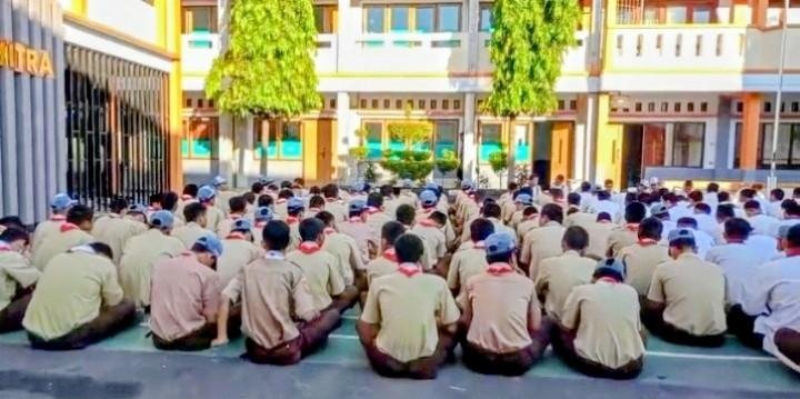 Jumat Muhadhoroh, Cara SMK Tri Mitra Menanamkan Akhlak di Tengah Arus Zaman