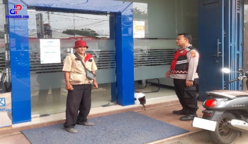 Upaya Personel Polsek Lemahabang Sosialisasikan Layanan Call Center 110 Di Obyek Vital