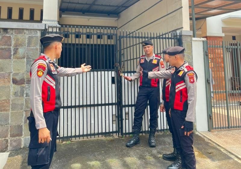 Rutin Cek Rumah Kosong Saat Mudik, Polres Karawang Berikan Rasa Aman ke Warga Resind