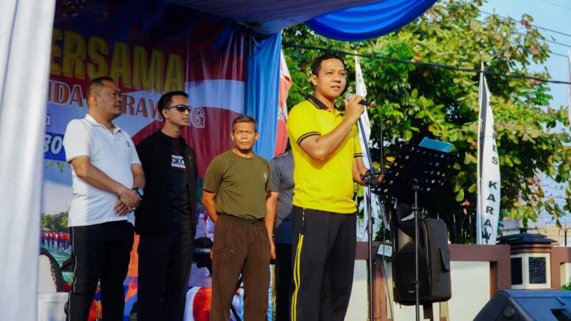 Semarak Hari Bhayangkara ke-80, Kapolres Karawang Satukan Forkopimda dalam Olahraga Bersama dan Bagikan Hadiah Umrah