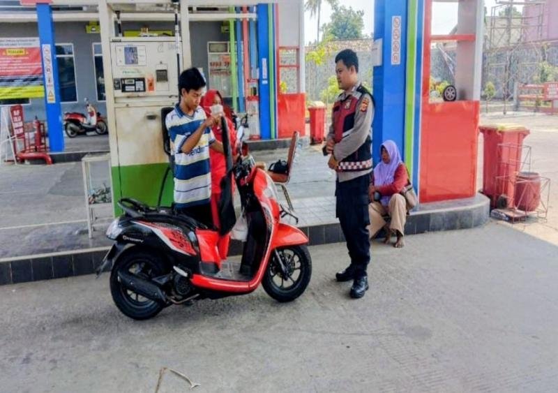 Giat Patroli.Kunjungi SPBU Gempol Anggota Prekat Polsek Banyusari di Siang Hari