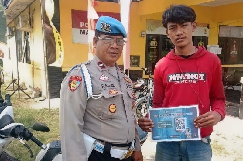 Polsek Banyusari Melaksanakan Giat Sosialisasi QR Barcode ke Masyarakat Pengaduan ke Divisi Propam Polri Bidpropam Polda Jabar