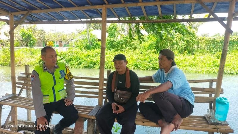 Upaya Anggota Polsek Tirtajaya Himbau Masyarakat tentang Bahaya Karhutla dan Kamtibmas
