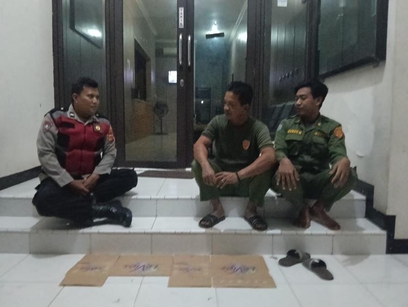 Wujudkan Lingkungan Kondusif, Bhabinkamtibmas Polsek Telagasari Lakukan Siskamling