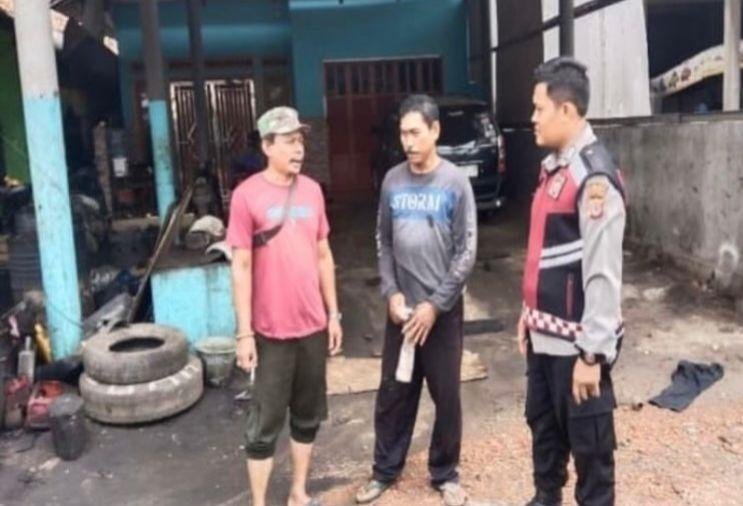 Polsek Banyusari Hadir ditengah Masyarakat saat menjalankan Ibadah Puasa