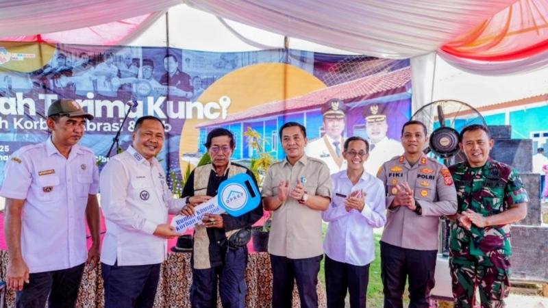 Kapolres Karawang Pantau Langsung Gebyar PATEN, 21 Rumah Diserahkan untuk Korban Abrasi