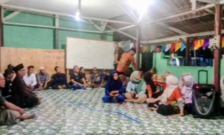 Personel Polsek Klari Lakukan Pengamanan dan Monitoring Pemilihan Anggota BPD Se-Kecamatan Klari
