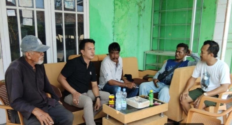 Personel Polsek Lemahabang Imbau Warga Desa Lemahmukti Untuk Tetap Pertahankan Kamtibmas Jelang Pilkades