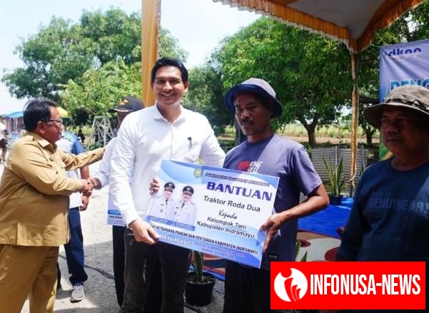 Jelang Musim Tanam I Tahun 2025/2026, Bupati Lucky Hakim Bagikan Alsintan Untuk Kelompok Petani Indramayu