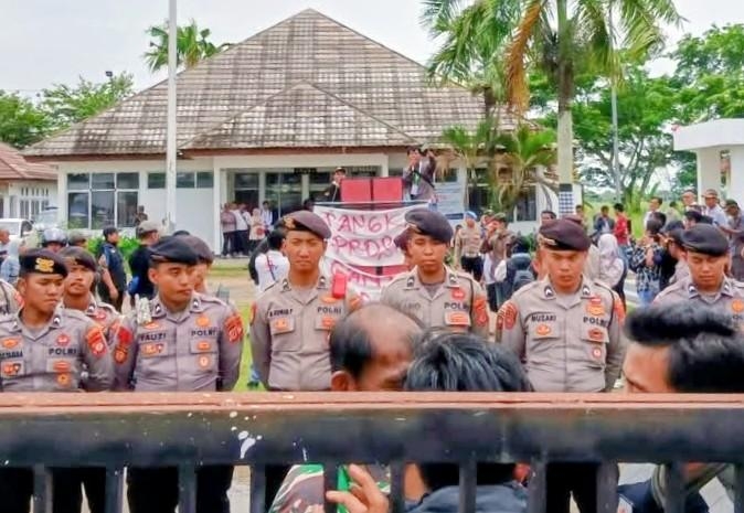 Aroma Dugaan Penyimpangan Dana Desa Disorot, Warga Kemiri Bergerak: Transparansi Dituntut, Diam Dipersoalkan 